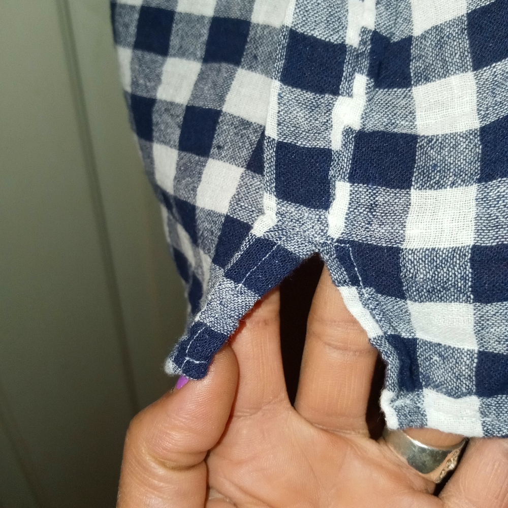 Woman's Top - Picture 3 of 5